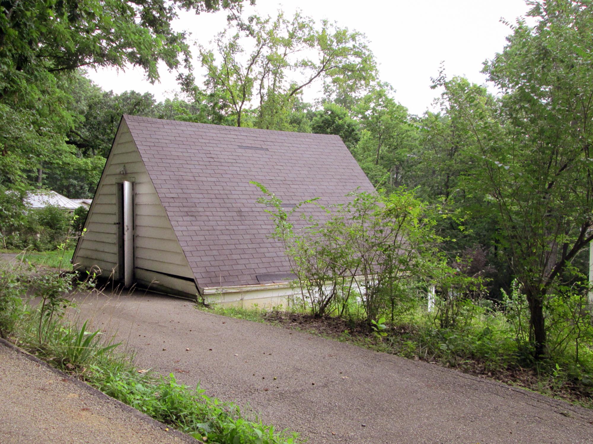 Free standing garage, residential